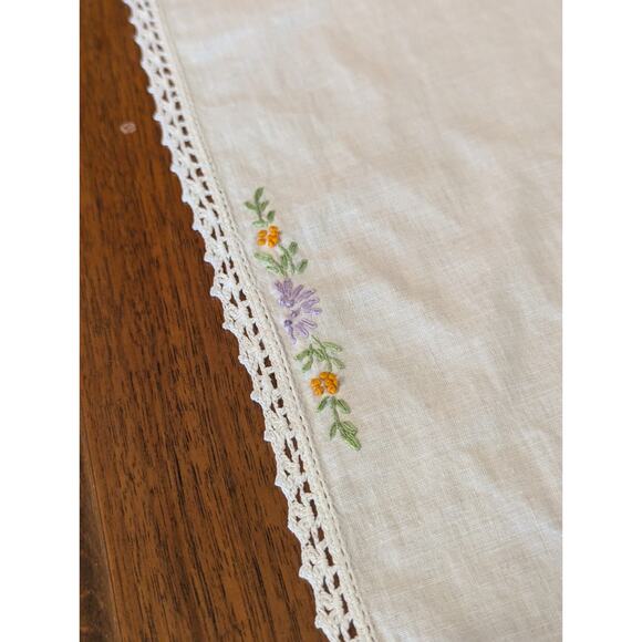Vintage Hand Embroidered Table Dresser Runner Lace Edge Flowers 39" x 16" - Picture 4 of 8